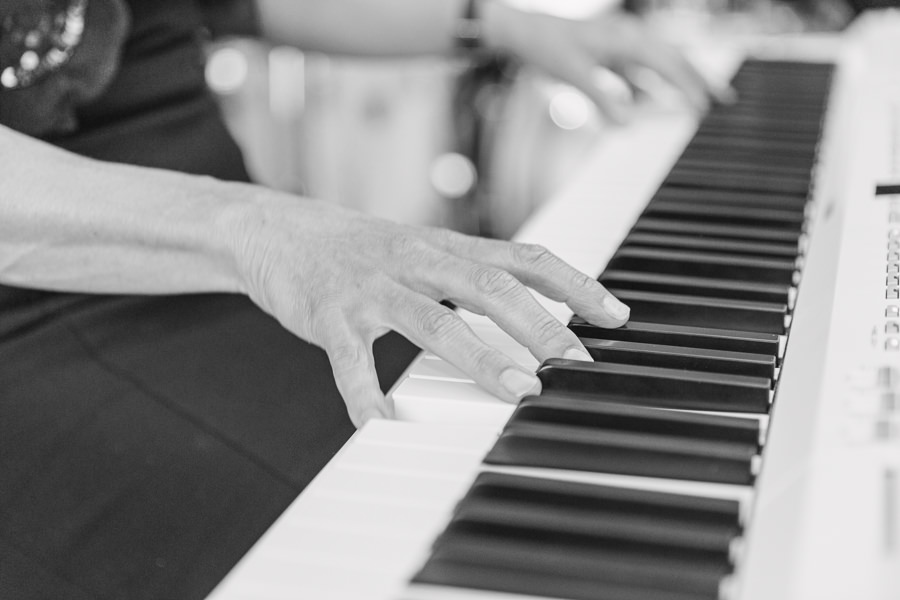 lemore manor natural wedding photography herefordshire