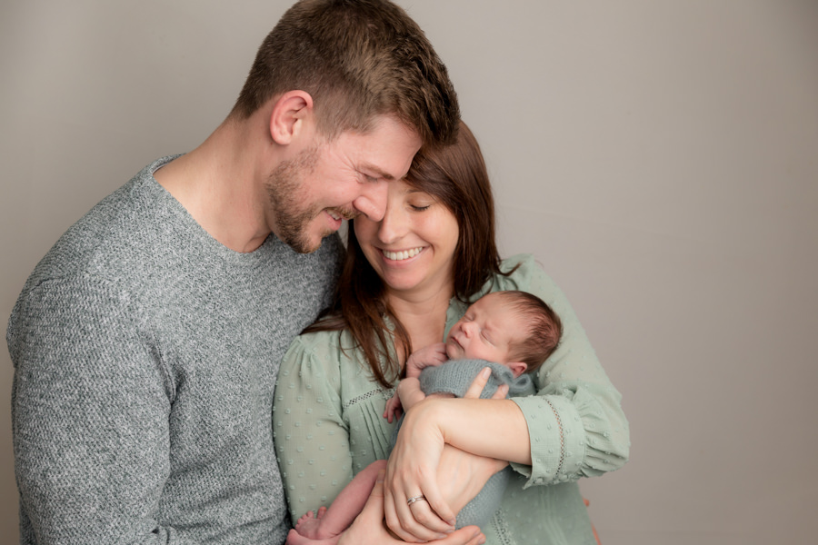Hayley morris photography newborn photographer worcester family portrait with newborn baby