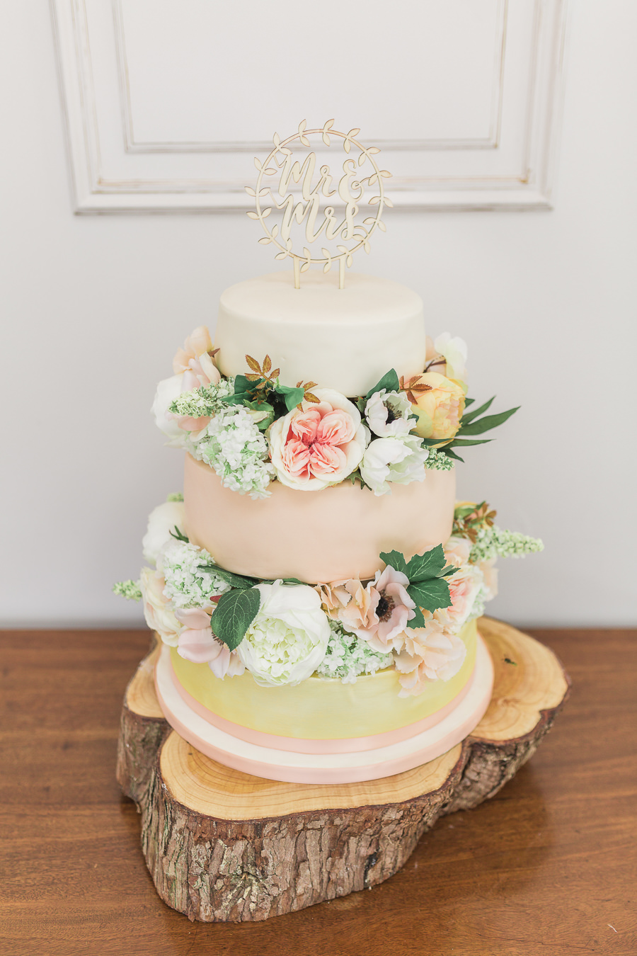 Hayley Morris Photography Lemore Manor herefordshire Fine art wedding photographer wedding cake