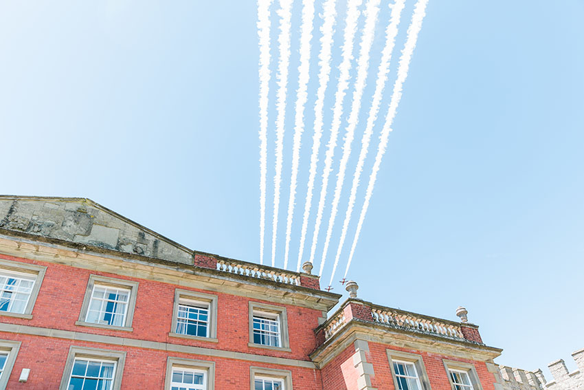 The red arrows flying over homme house, remains on the white smoke over the roof